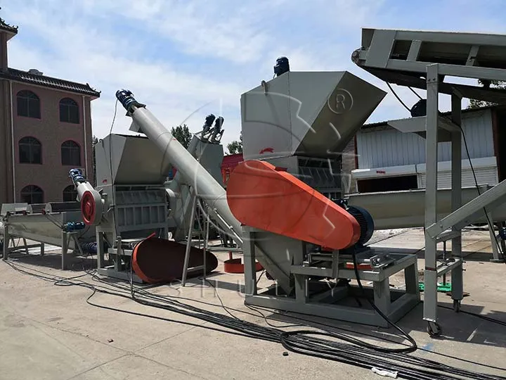 PET bottle shredder in the factory