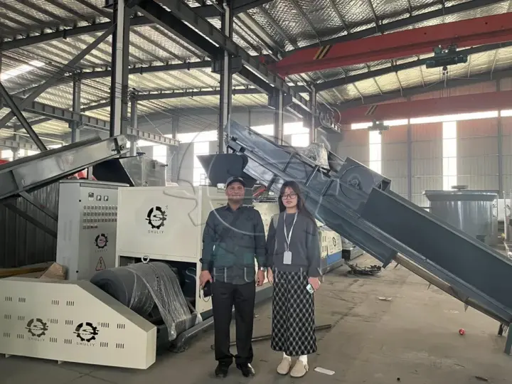 Yemeni customers visit our plastic reprocessing machine