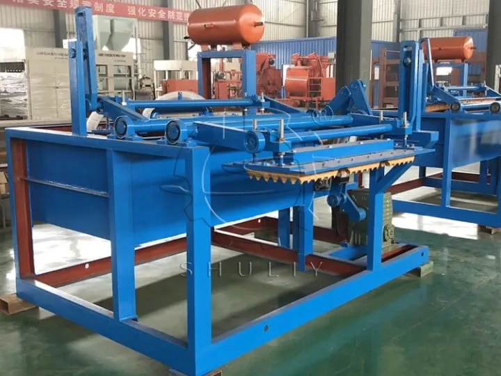 Small output tray making machine