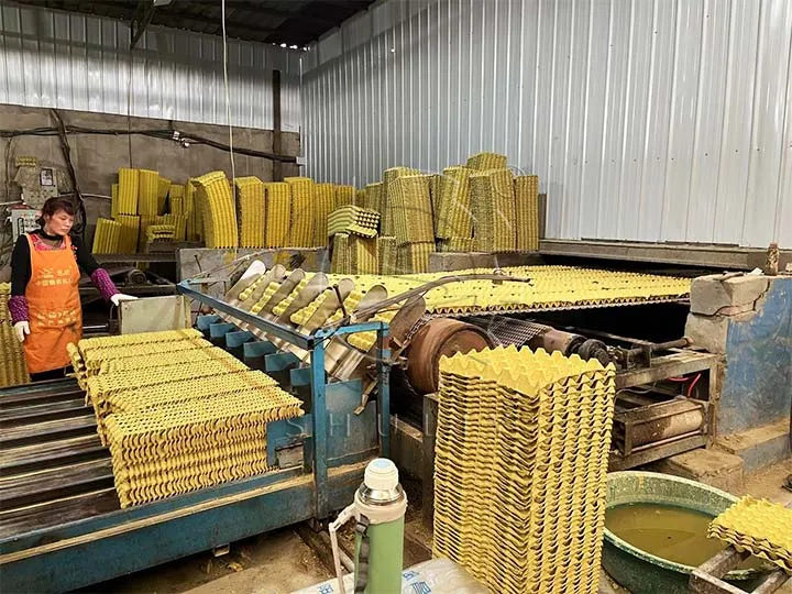egg tray stacking