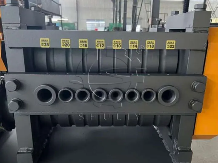 Multiple inlet holes for rebar straightener