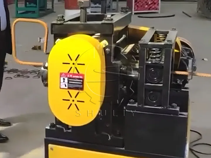 varilla de refuerzo doblada antes de enderezar