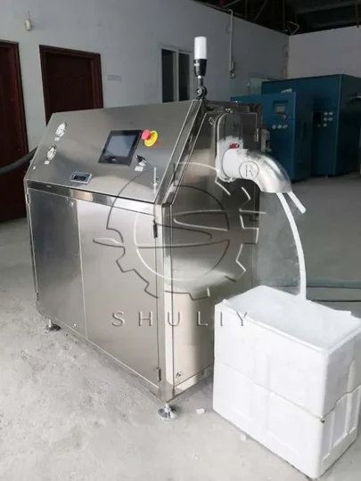 صانع آلة الثلج الجاف