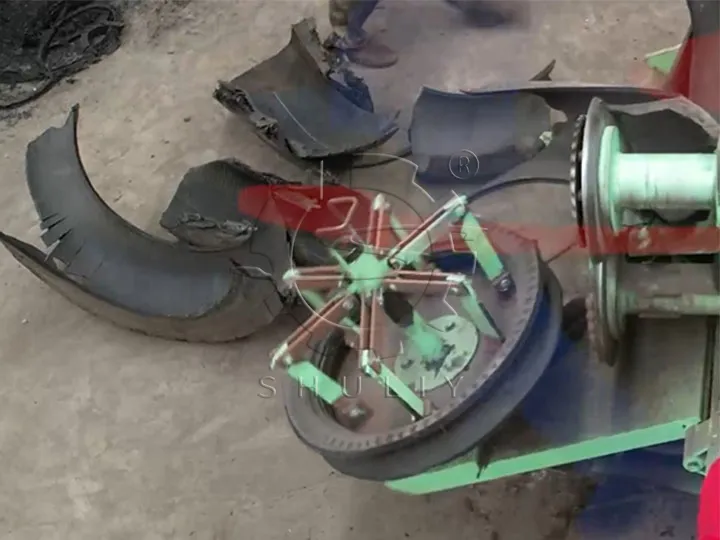 efeito do processamento de remoção de aros de pneus e máquina de corte