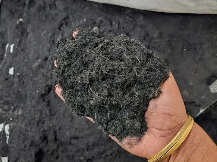 Rubber powder with fiber